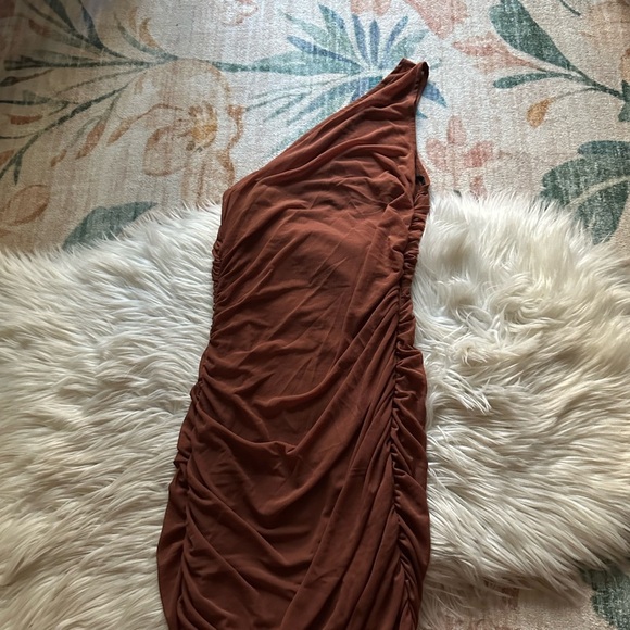 LULU’S Kiden Brown Mesh Ruched One Shoulder Midi Dress - Picture 5 of 6